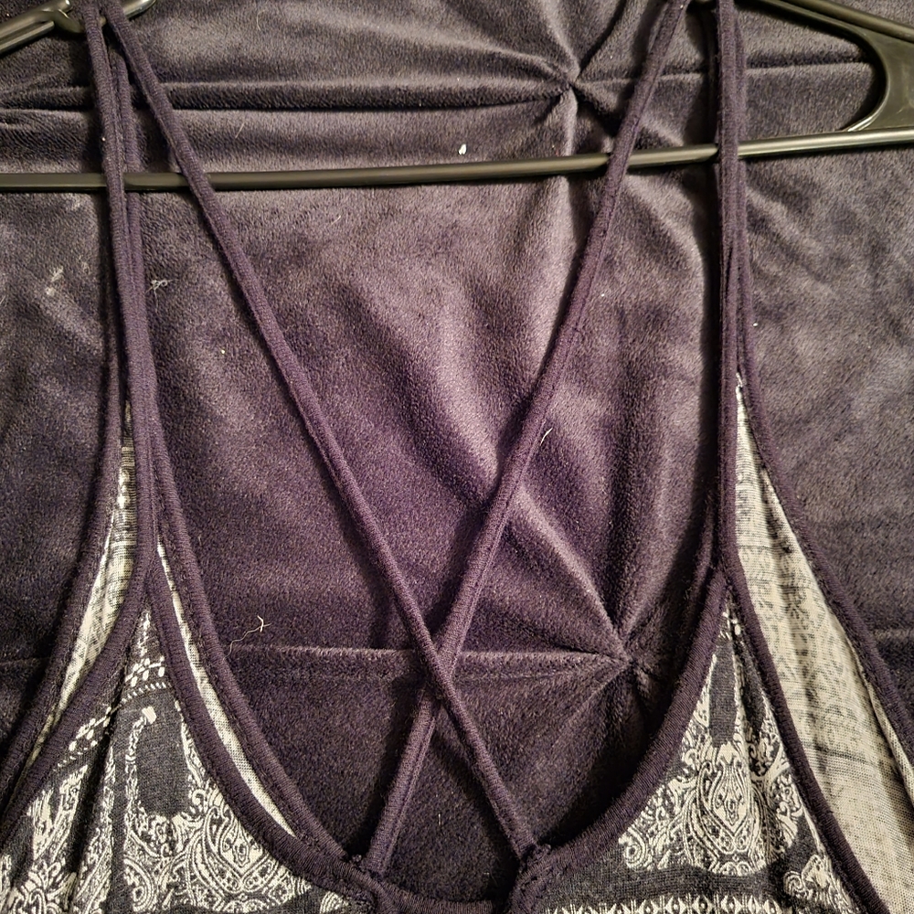 Rue 21 size large grey/black/white crop top